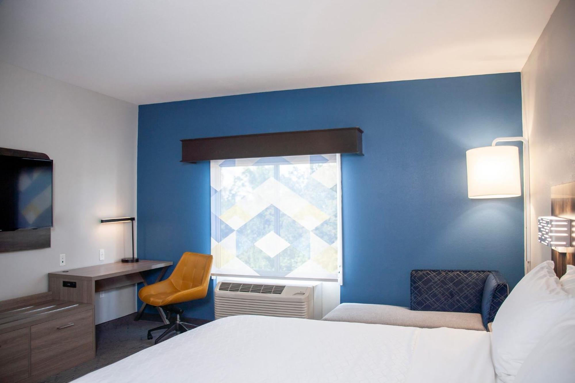 Holiday Inn Express & Suites Overland Park By Ihg Exterior photo