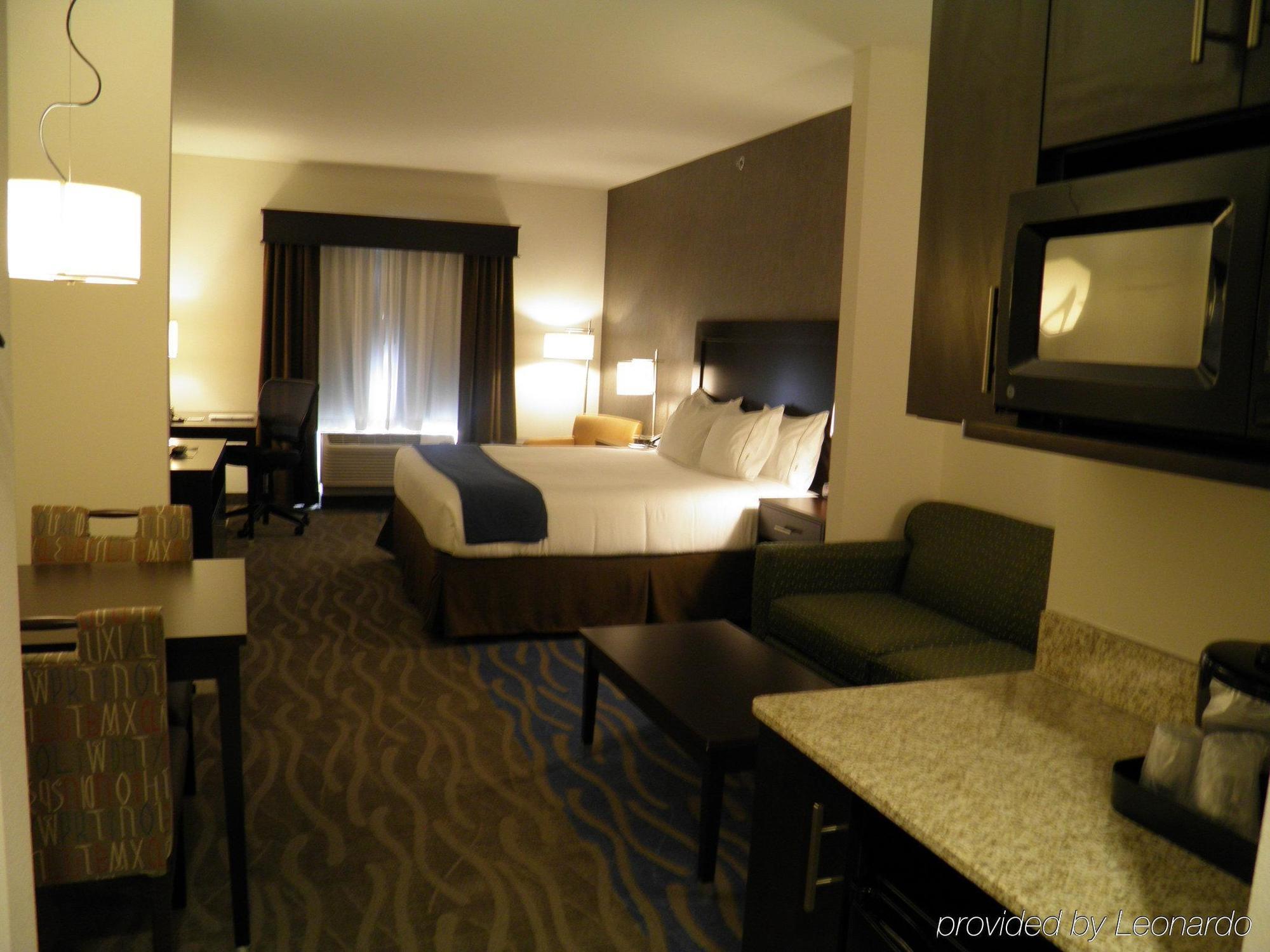 Holiday Inn Express & Suites Overland Park By Ihg Exterior photo