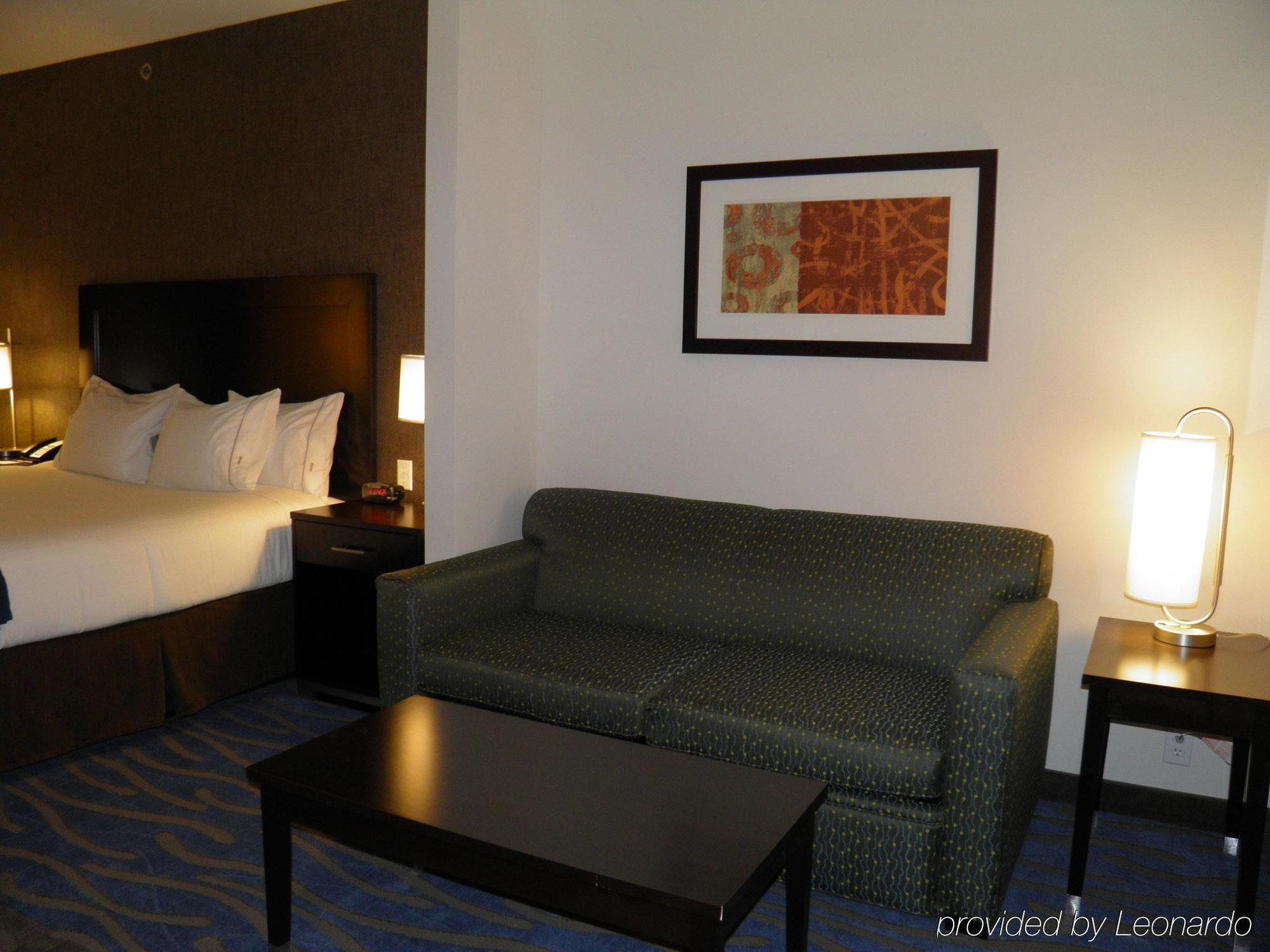 Holiday Inn Express & Suites Overland Park By Ihg Exterior photo